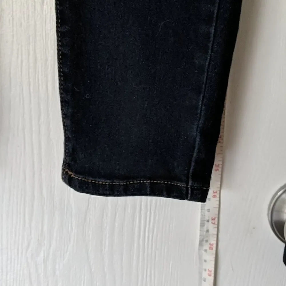 PEOPLE NEED KINDNESS LADIES SIZE 5  SKINNY JEANS